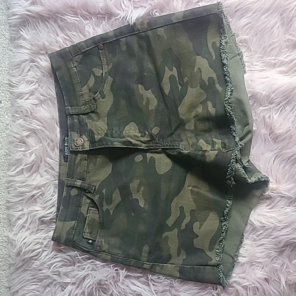 Judy Blue Camo Shorts size M